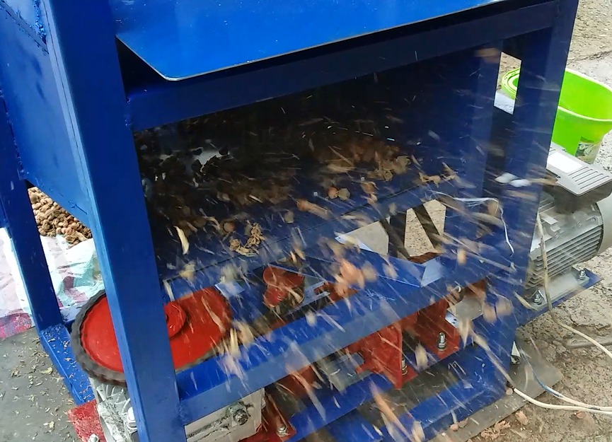 Fındığı qərzəkdən təmizləyən qurğuda qərzəyin xaric olunması